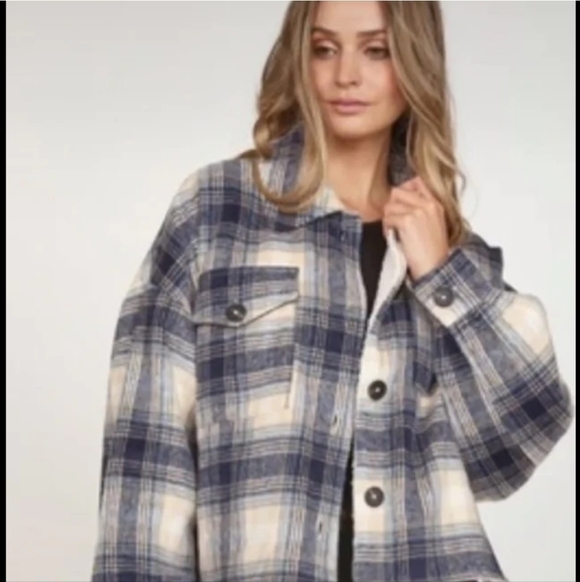 LA MIEL NAVY BLUE & CREAM PLAID CROPPED SHACKET, SZ SMALL - Picture 4 of 13